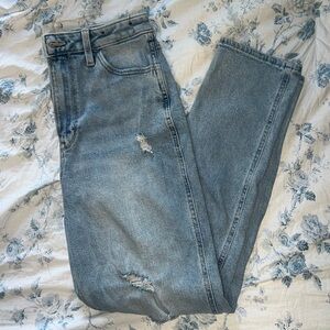 Hollister Light Wash Ultra High-Rise Mom Jeans